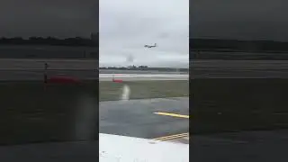 The most busy airport on earth 🌍 #jfkairport #show #showtimeclips #shorts #traveltonewyork #nyctour
