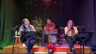 (Lena Félix feat Amy Gutierrez ) Oye de TINNI STOESSEL