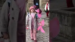 Мы с подружкой после карнавала в школе