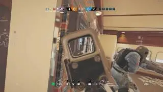 Mira casual ace on plane