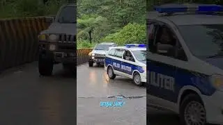 Mobil Sultan Hummer H3 Melewati Tanjakan Sitinjau Lauik