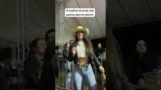 A mulher me encarando #shortsyoutube #piadadodia #show  #piadapronta #humormemes #piadascurtas