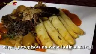 Łopatka duszona w winie, ze szparagami i rozmarynem