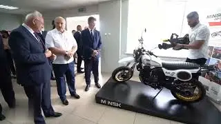 Александр Лукашенко решил узнать, что своё в мотоцикле Минск? Ответ убил
