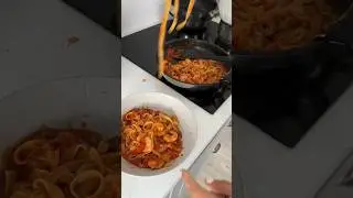 Make my king prawn & chorizo tagliatelle with me 🍝🦐💕 #pasta #prawnpasta #cookwithme