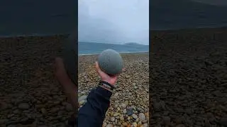 Пляж круглых камней 