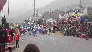 Danza de la IEP Nuestra Señora de Monserrat en el desfile por aniversario de Carabayllo 2017