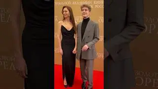 Диана Пожарская и Иван Янковский на красной дорожке премии «Золотой орел». 