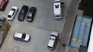 Женщина выпала из окна