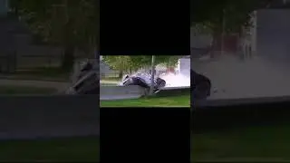 Роковая ошибка гонщика. Перевернулся и улетел в реку