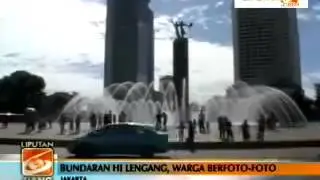 Bundaran HI Lengang, Warga Asyik Foto foto