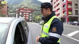 La Policia fa una campanya de prevenció centrada en els avançaments incorrectes