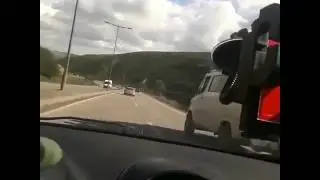 Опасный маневр на дороге