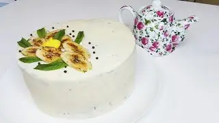 Шоколадный бисквит с кофейным муссом и карамелизированными бананами.