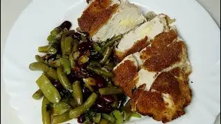 Куриные грудки c начинкой из сыра в панировочных сухарях