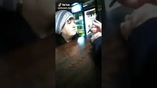Алиса разговаривает с бабушкой😎