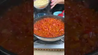 NUNCA HE PROBADO huevos y tomates tan deliciosos como estos.