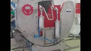 Rotational cattle killing box