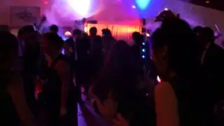 En esta boda incluso el novio se atreve a lanzar Megatrón