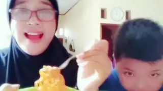 Mukbang mie Korea (Arirang)
