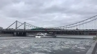 Ледокол на Москве-реке/весна в Москве в феврале