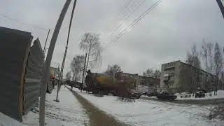 ГРУЗОВАЯ БЕТОНОМЕШАЛКА.Слив бетона.Трасса перекрыта.
