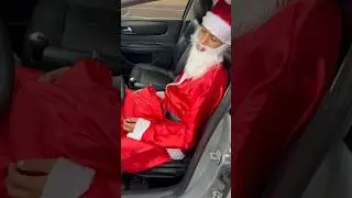 PAPAI NOEL DORMIU E PEGARAM O SACO DE PRESENTE DELE