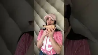 Третий палец 😂 