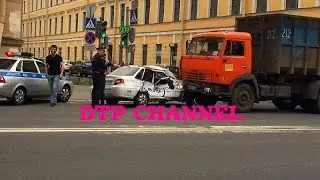 Грузовики прессуют легковые.  Подборка автоаварий
