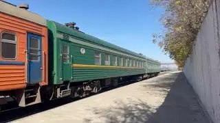 Отправление поезда. ТЭП33А-0030 с поездом Семей-Астана отправляется со станции 