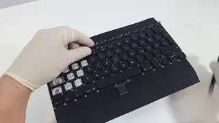 Desmontar y volver a montar la computadora portátil con teclado reparar Apple Macbook