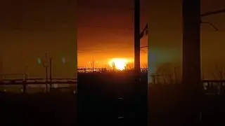 ВОГНЯНИЙ СМЕРЧ В АСТРАХАНІ ПІСЛЯ УДАРУ ДРОНІВ ЗСУ! АСТРАХАНСЬКИЙ ГАЗОПЕРЕРОБНИЙ ЗАВОД ЗУПИНЕНО!