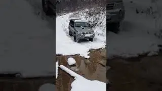 За окошком снегири.