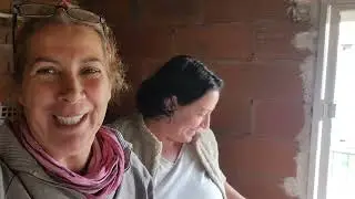 Con primas tías y familia haciendo cuernos