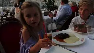 Ботан и Модница дегустируют устрицы в Монако.