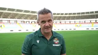 Азрудин Валентич след края на контролата с Металист (Харков)