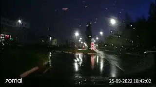 Притёрся к бордюру в повороте