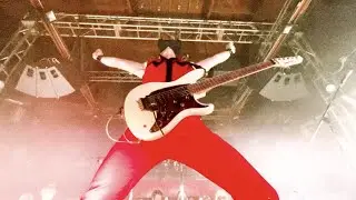Des Rocs - Hanging By A Thread (Official Music Video)