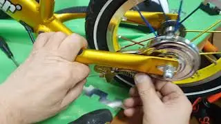 Видео-инструкция по сборке беговела Foot Racer 3 (с ручным тормозом)