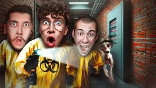 A monstrous dog chases us through a backroom maze | Escape the Backrooms