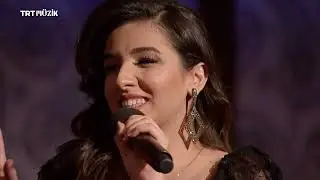 Senem Akdemir - Sen Müşfigin Yanında - Qal Sənə Qurban