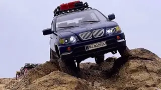 1/10 Scale TRAXXAS TRX4 BMW X5 VS RC4WD TF2 MOJAVE Off-road Driving 4X4 RC Car