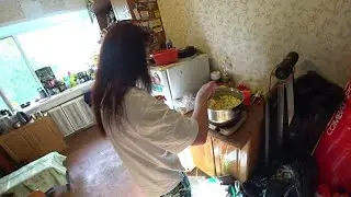 Как в ОБЩАГЕ.Когда у СОСЕДА Погас СВЕТ Надежда Готовит ЩИ с Курицей и Капустой.