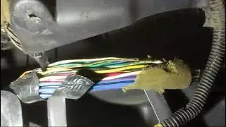 Прикуриватель подпалил электропроводку у Toyota Carina. Панель не снимается, пока не снимешь аэрбег
