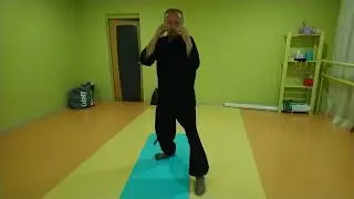 Прямой удар рукой, работа ног