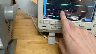 Digital Voltmeter with 7V Vcc Demo
