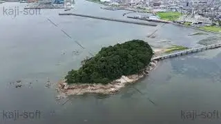 ドローン空撮映像・愛知県・三河湾・竹島・海側から島側・前進・チルトダウン