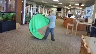 How to fold a portable green screen