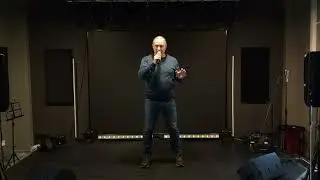 "От героев былых времен" исполняет Эдуард Семенов