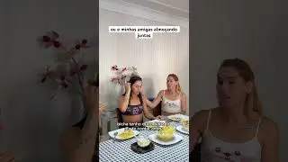Eu e minhas amigas almoçando juntas 
